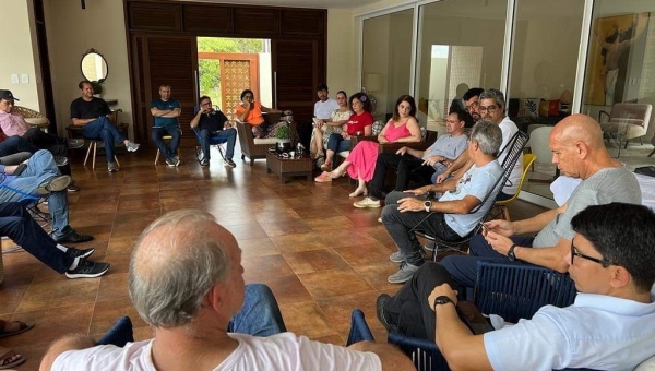 Partidos fazem mais uma rodada de conversa para definir futuro de Jorge e Jenilson